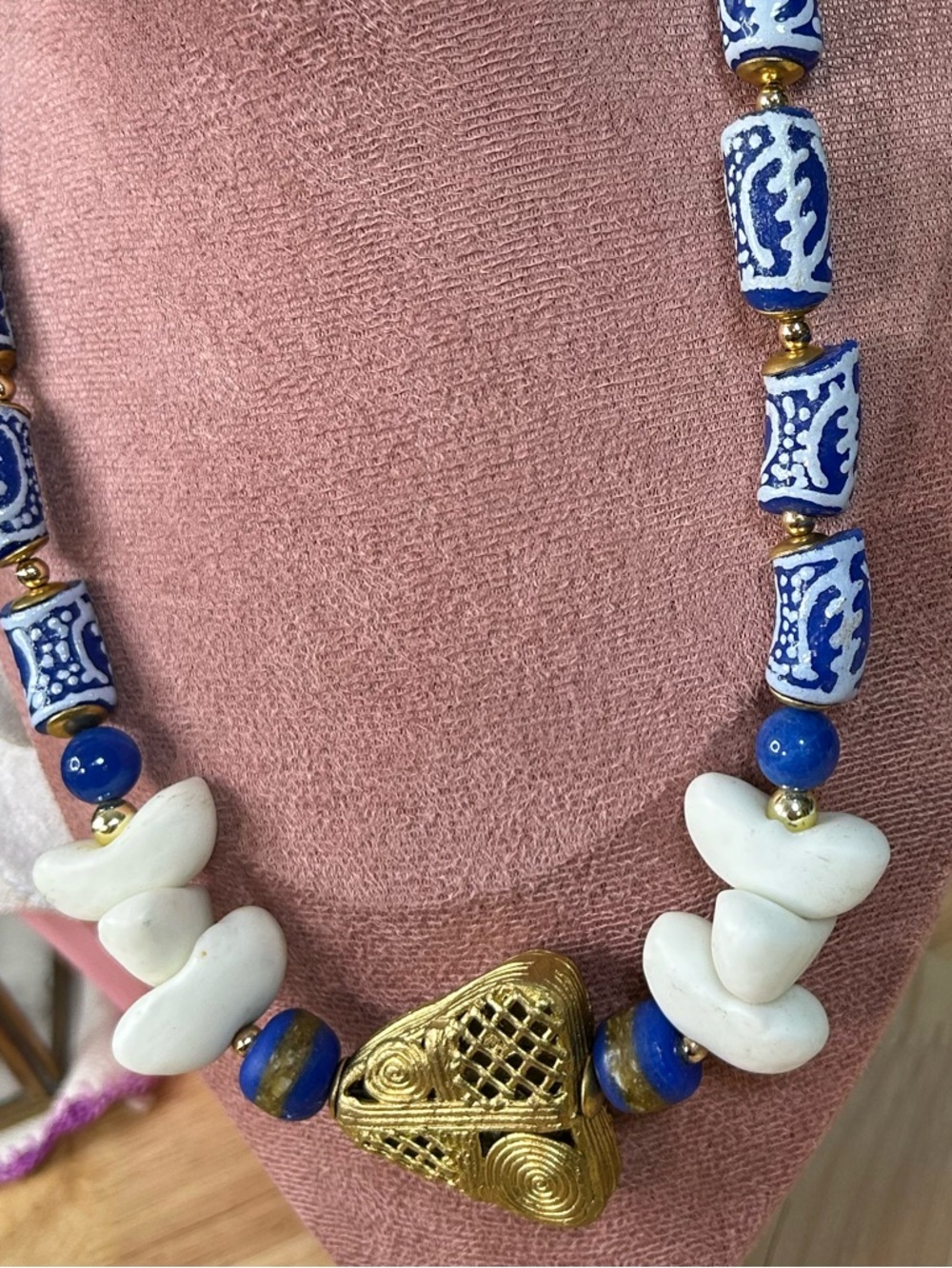 Beautiful Vintage African Trade Bead Necklace - Picture 2 of 8